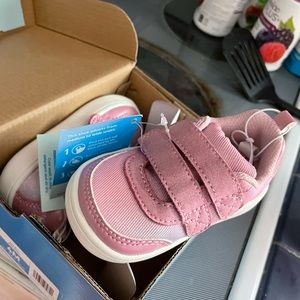 NWT Stride Rite 4m Sneakers